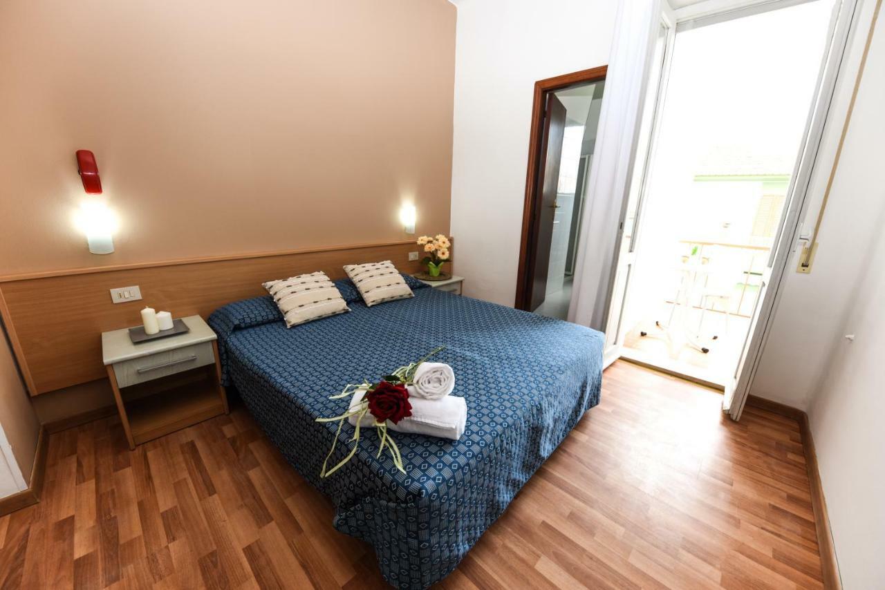 Hotel Miramare Marotta Bagian luar foto